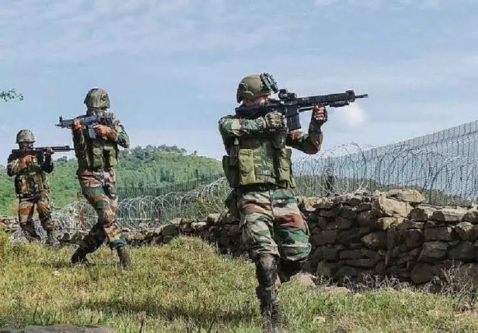 Kashmir में नियंत्रण रेखा पर पाक की गोलीबारी Kashmir में नियंत्रण रेखा पर पाक की गोलीबारी