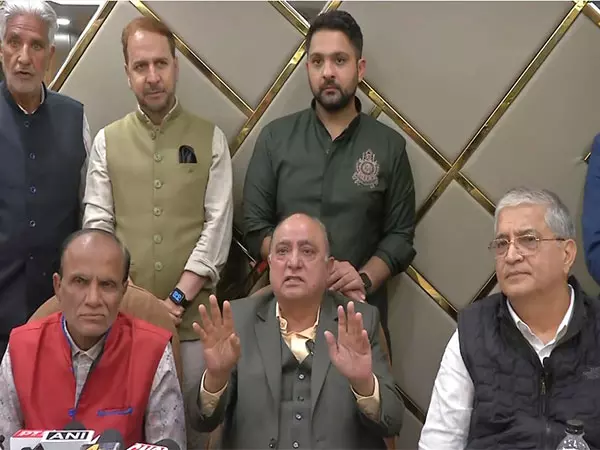 हम सभी को मिलकर इसका मुकाबला करना होगा: टूर ऑपरेटरों ने Pahalgam हमले की निंदा की हम सभी को मिलकर इसका मुकाबला करना होगा: टूर ऑपरेटरों ने Pahalgam हमले की निंदा की