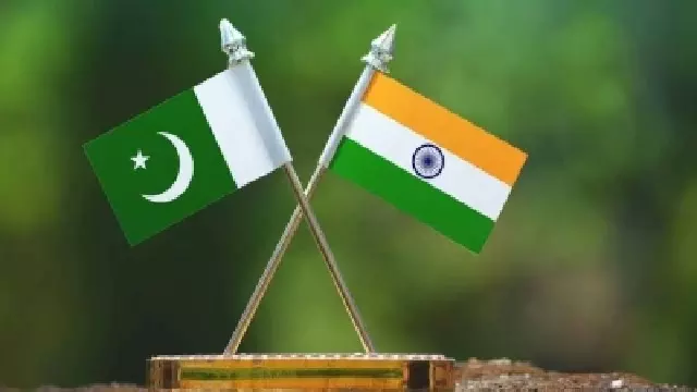 इन Pakistanis को भारत में 3 साल की जेल या 3 लाख रुपये का जुर्माना देना होगा इन Pakistanis को भारत में 3 साल की जेल या 3 लाख रुपये का जुर्माना देना होगा