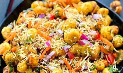 Makhana Bhel: इस स्वादिष्ट और हेल्दी डिश से करें अपने दिन की शुरुआत