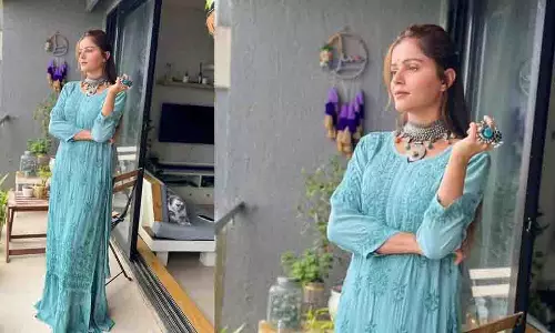 Cotton Kurti Styling Tips: गर्मी के मौसम में कॉटन कुर्ती लगती है कमाल, ये हैं इसे स्टाइल करने के तरीके Cotton Kurti Styling Tips: गर्मी के मौसम में कॉटन कुर्ती लगती है कमाल, ये हैं इसे स्टाइल करने के तरीके