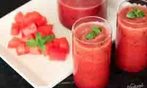 watermelon juice :बिना जूसर के ऐसे निकालें तरबूज का जूस, पुदीना और काला नमक देगा बेहतरीन स्वाद, गर्मियों के लिए बेहतरीन रेसिपी watermelon juice :बिना जूसर के ऐसे निकालें तरबूज का जूस, पुदीना और काला नमक देगा बेहतरीन स्वाद, गर्मियों के लिए बेहतरीन रेसिपी