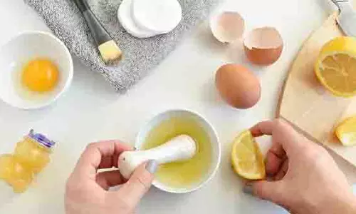 Skin care: चेहरे पर अंडा लगाकर पाएं ग्लोइंग स्किन, इन आसान तरीकों से बनाएं फेस पैक Skin care: चेहरे पर अंडा लगाकर पाएं ग्लोइंग स्किन, इन आसान तरीकों से बनाएं फेस पैक