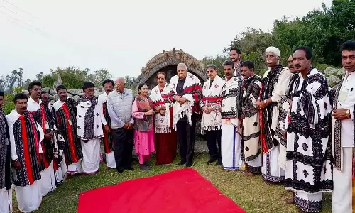 उपराष्ट्रपति ने मुदुमलाई हाथी शिविर का दौरा किया