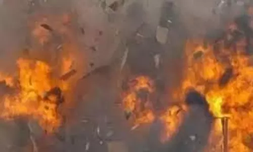 Bareilly: खेत में जोरदार धमाके के साथ फटा देसी बम Bareilly: खेत में जोरदार धमाके के साथ फटा देसी बम