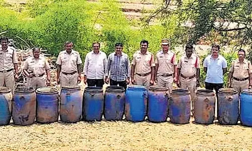 AOB गांवों में अवैध आसुत शराब पर कार्रवाई AOB गांवों में अवैध आसुत शराब पर कार्रवाई