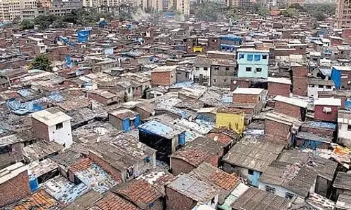 Mumbai : गर्मी के बढ़ते तापमान के कारण धारावी में गंभीर जल संकट