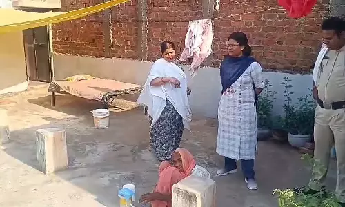95 वर्षीय महिला को बेटे ने छत पर रखा, एमपी के जबलपुर में
