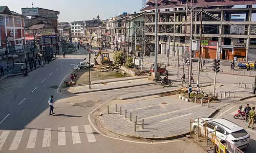 जम्मू-कश्मीर: पर्यटकों के बिना होटल सूने