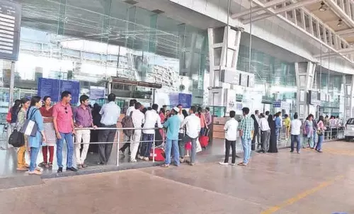 खराब मौसम के कारण कोलकाता जाने वाली 8 उड़ानें भुवनेश्वर डायवर्ट की गई, फंसे यात्री परेशान