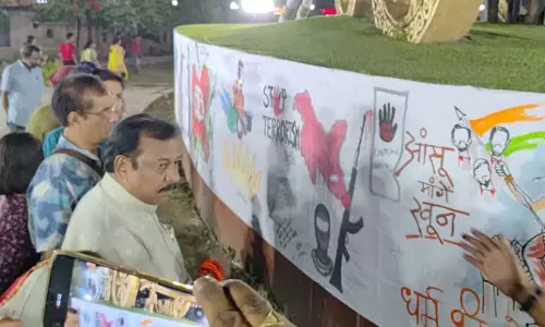 आतंकवाद के खिलाफ पेंटिंग प्रदर्शनी