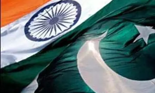 लंदन में भारतीय और पाकिस्तानी प्रदर्शनकारियों के बीच टकराव
