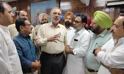 डॉक्टरों को मुक्तसर में सेवा देने के लिए प्रेरित किया जा रहा: Health Minister डॉक्टरों को मुक्तसर में सेवा देने के लिए प्रेरित किया जा रहा: Health Minister