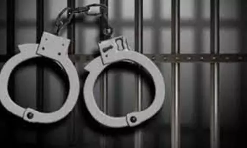 Manipur: घाटी जिलों में 10 उग्रवादी पकड़े गए, भारी मात्रा में हथियार मिले Manipur: घाटी जिलों में 10 उग्रवादी पकड़े गए, भारी मात्रा में हथियार मिले