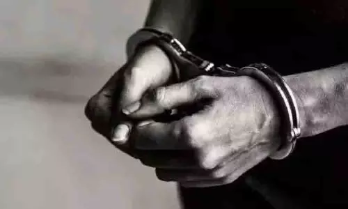 Tamil Nadu: 14 वर्षीय लड़की का यौन शोषण करने के आरोप में युवक गिरफ्तार Tamil Nadu: 14 वर्षीय लड़की का यौन शोषण करने के आरोप में युवक गिरफ्तार