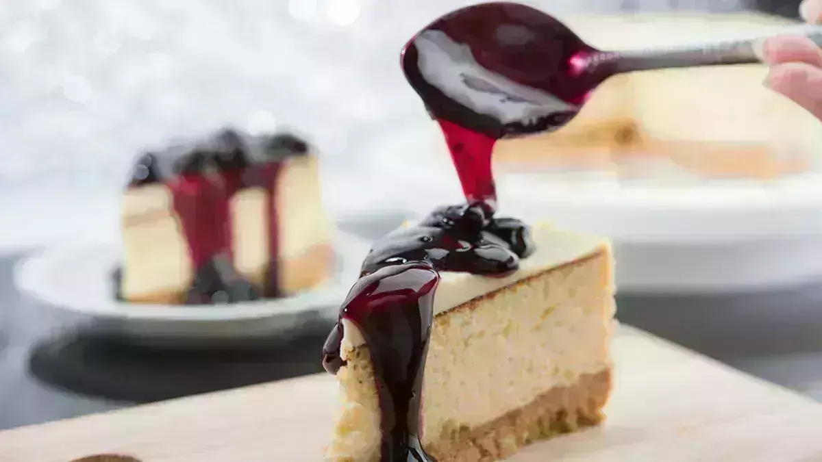 इस आसान तरीके से घर पर बनाएं Eggless Cheesecake