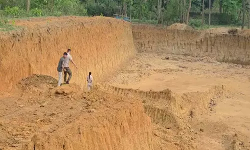 पश्चिम कामरूप डिवीजन में वन आरक्षित क्षेत्र में अवैध रूप से मिट्टी काट रहे तस्कर