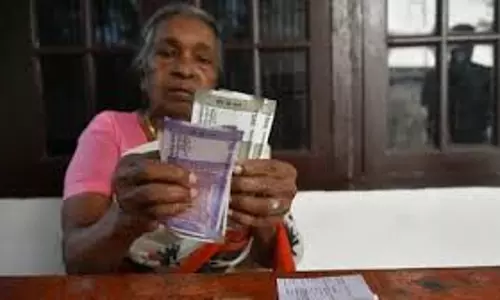 Kerala: स्थानीय चुनाव से पहले कल्याणकारी पेंशन के बकाया का भुगतान तेज़ी से शुरू Kerala: स्थानीय चुनाव से पहले कल्याणकारी पेंशन के बकाया का भुगतान तेज़ी से शुरू