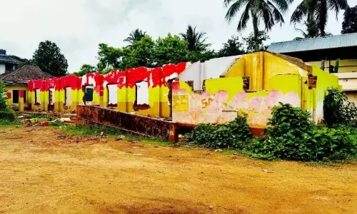 पूर्व ओट्टापलम सरकार हायर सेकेंडरी स्कूल; पुरानी इमारत को गिराने का काम जारी
