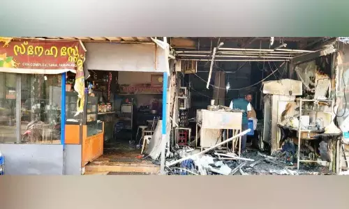Kerala : बाईपास रोड पर चाय की दुकानों में लगी आग