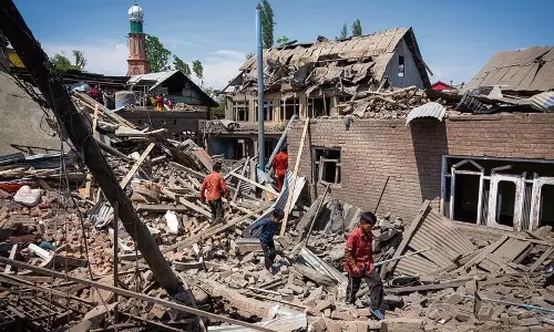 Kashmir में 4 और उग्रवादियों के घर ध्वस्त, कई हिरासत में लिए गए