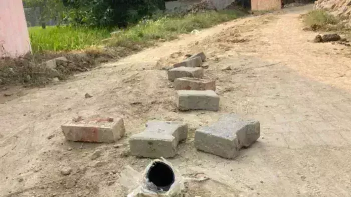 Kanpur में पाइपलाइन के लिए खोदी गई सड़कें, आवागमन में अड़चनें