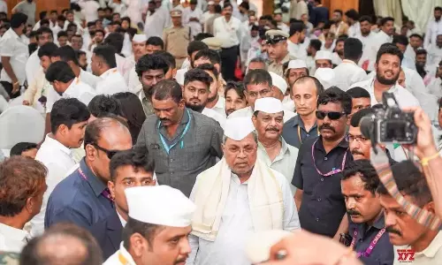 Karnataka: सावरकर-गोलवलकर ने अंबेडकर के संविधान का विरोध किया Karnataka: सावरकर-गोलवलकर ने अंबेडकर के संविधान का विरोध किया
