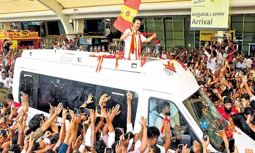 टीवीके झूठे वादों से लोगों को गुमराह नहीं करेगी: विजय टीवीके झूठे वादों से लोगों को गुमराह नहीं करेगी: विजय