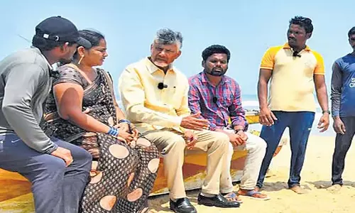 मैं मछुआरों के जीवन स्तर में सुधार लाऊंगा: CM Chandrababu Naidu मैं मछुआरों के जीवन स्तर में सुधार लाऊंगा: CM Chandrababu Naidu