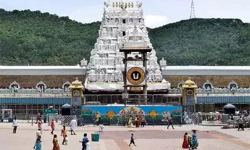 सिफारिशी पत्रों के साथ भगवान शिव के दर्शन ऐसे ही होते हैं: ज्योतुला नेहरू सिफारिशी पत्रों के साथ भगवान शिव के दर्शन ऐसे ही होते हैं: ज्योतुला नेहरू