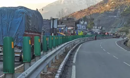 Srinagar-Jammu राष्ट्रीय राजमार्ग पर आज 24 घंटे यातायात स्थगित Srinagar-Jammu राष्ट्रीय राजमार्ग पर आज 24 घंटे यातायात स्थगित