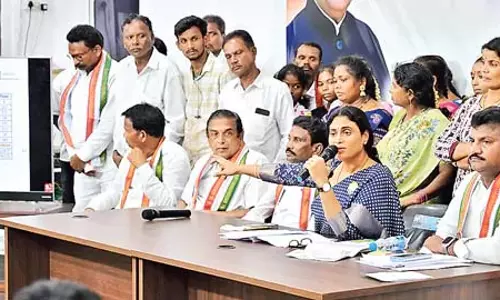मुआवजे की राशि बचाने के लिए पोलावरम की ऊंचाई कम की गई : YS Sharmila
