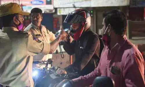 Cyberabad में शराब पीकर गाड़ी चलाने वालों पर कार्रवाई, 300 ड्राइवर पकड़े गए Cyberabad में शराब पीकर गाड़ी चलाने वालों पर कार्रवाई, 300 ड्राइवर पकड़े गए