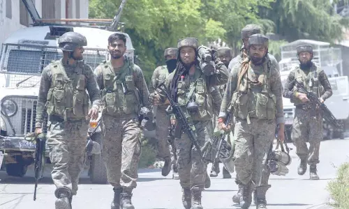Jammu: सुरक्षा बलों ने कुपवाड़ा में आतंकवादी ठिकाना ध्वस्त किया