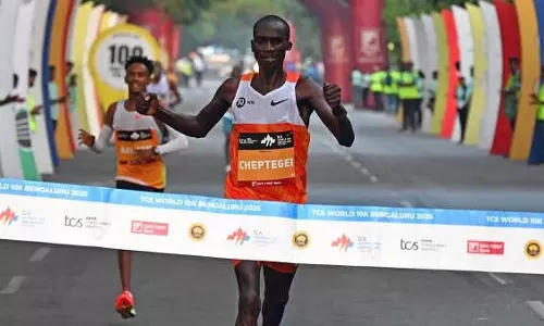 सारा, जोशुआ ने बेंगलुरु में TCS वर्ल्ड 10K रन में जीत हासिल की सारा, जोशुआ ने बेंगलुरु में TCS वर्ल्ड 10K रन में जीत हासिल की