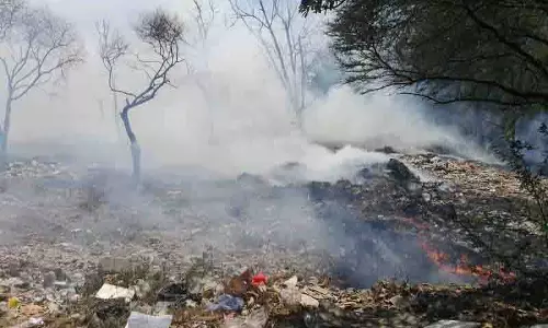 मोहाली में कूड़े की आग से जनजीवन प्रभावित, लोगों ने MC पर निष्क्रियता का आरोप लगाया मोहाली में कूड़े की आग से जनजीवन प्रभावित, लोगों ने MC पर निष्क्रियता का आरोप लगाया