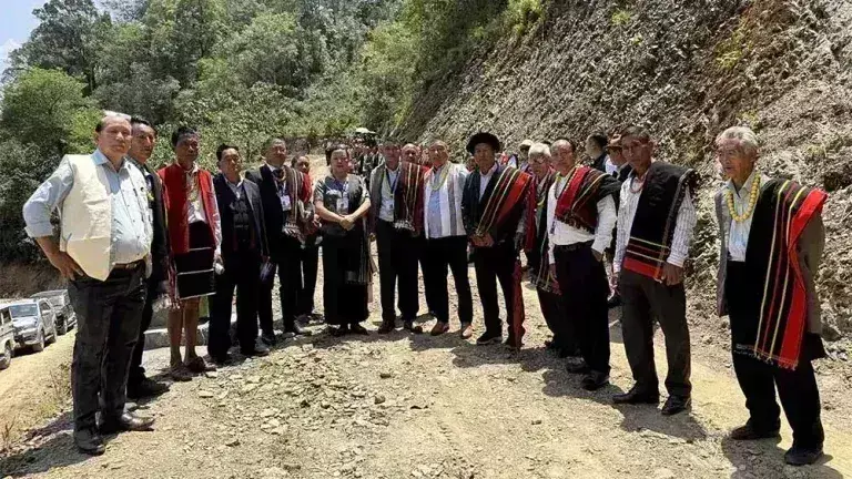Salhoutuonuo ने न्यू मेजोमा लिंक रोड का उद्घाटन किया Salhoutuonuo ने न्यू मेजोमा लिंक रोड का उद्घाटन किया