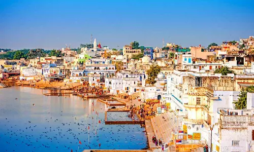 Pushkar सरोवर का रहस्य: पौराणिक कथा और इसके अद्भुत महत्व का खुलासा Pushkar सरोवर का रहस्य: पौराणिक कथा और इसके अद्भुत महत्व का खुलासा