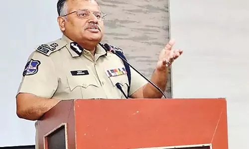 ड्रग मामलों में सख्त जांच की जरूरत: DGP Jitendra ड्रग मामलों में सख्त जांच की जरूरत: DGP Jitendra