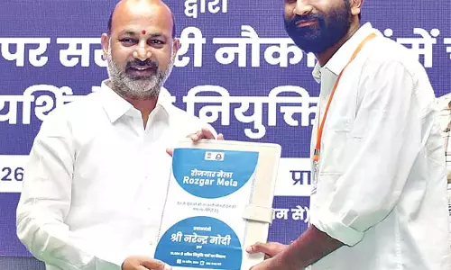हमने रोजगार मेलों के माध्यम से 9 लाख से अधिक नौकरियां प्रदान की हैं: Bandi Sanjay