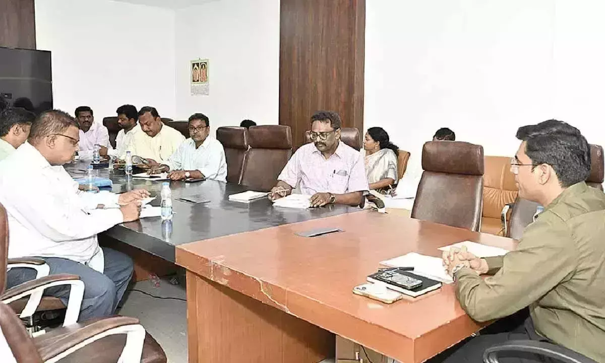 सुनिश्चित करें कि जिले भर में पेयजल की कमी न हो: Collector