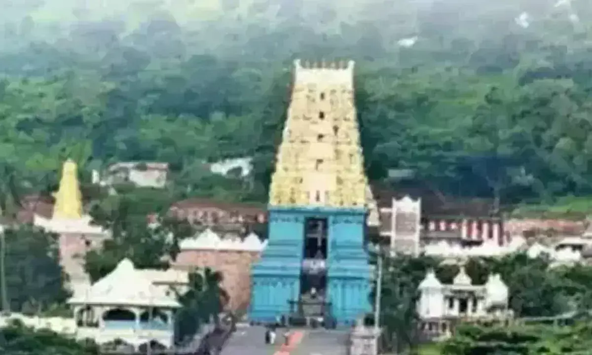 Andhra: सिंहाचलम मंदिर में गंधम अमावस्या उत्सव भव्यता से आयोजित हुआ Andhra: सिंहाचलम मंदिर में गंधम अमावस्या उत्सव भव्यता से आयोजित हुआ