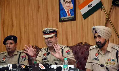 Police ने 25 ड्रग तस्करों के घरों पर छापा मारा, छह गिरफ्तार