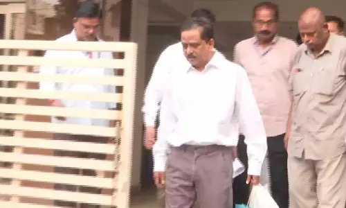 कादम्बरी जेठवानी मामला: उच्च रक्तचाप के कारण पीएसआर अंजनेयुलु से CID ​​पूछताछ रुकी