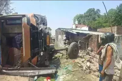 Gonda में डबल डेकर बस का हादसा, मकान में घुसने से 9 लोग घायल