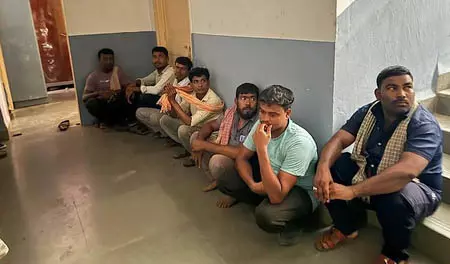 मुंबई पुलिस ने झारखंड के पते पर बने फर्जी आधार कार्ड वाले 13 बांग्लादेशी घुसपैठियों को पकड़ा मुंबई पुलिस ने झारखंड के पते पर बने फर्जी आधार कार्ड वाले 13 बांग्लादेशी घुसपैठियों को पकड़ा