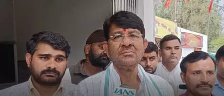 अवैध पाकिस्तानी नागरिकों के खिलाफ होगी कार्रवाई : लखन पटेल अवैध पाकिस्तानी नागरिकों के खिलाफ होगी कार्रवाई : लखन पटेल