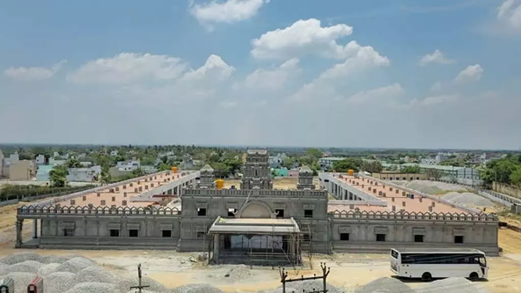 तिरुत्तनी में नए बस स्टैंड का निर्माण कार्य जोरों पर तिरुत्तनी में नए बस स्टैंड का निर्माण कार्य जोरों पर