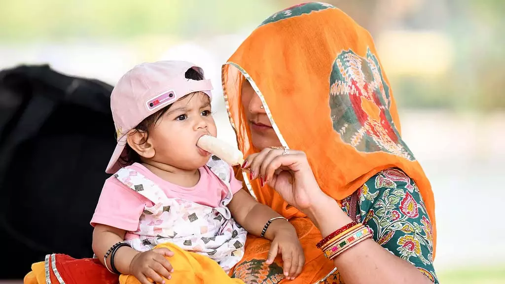 भीषण गर्मी: खुद को कैसे बचाएं भीषण गर्मी: खुद को कैसे बचाएं