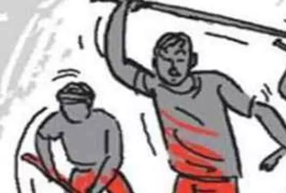 चौकीदार के साथ मारपीट, कार चालक के खिलाफ FIR चौकीदार के साथ मारपीट, कार चालक के खिलाफ FIR